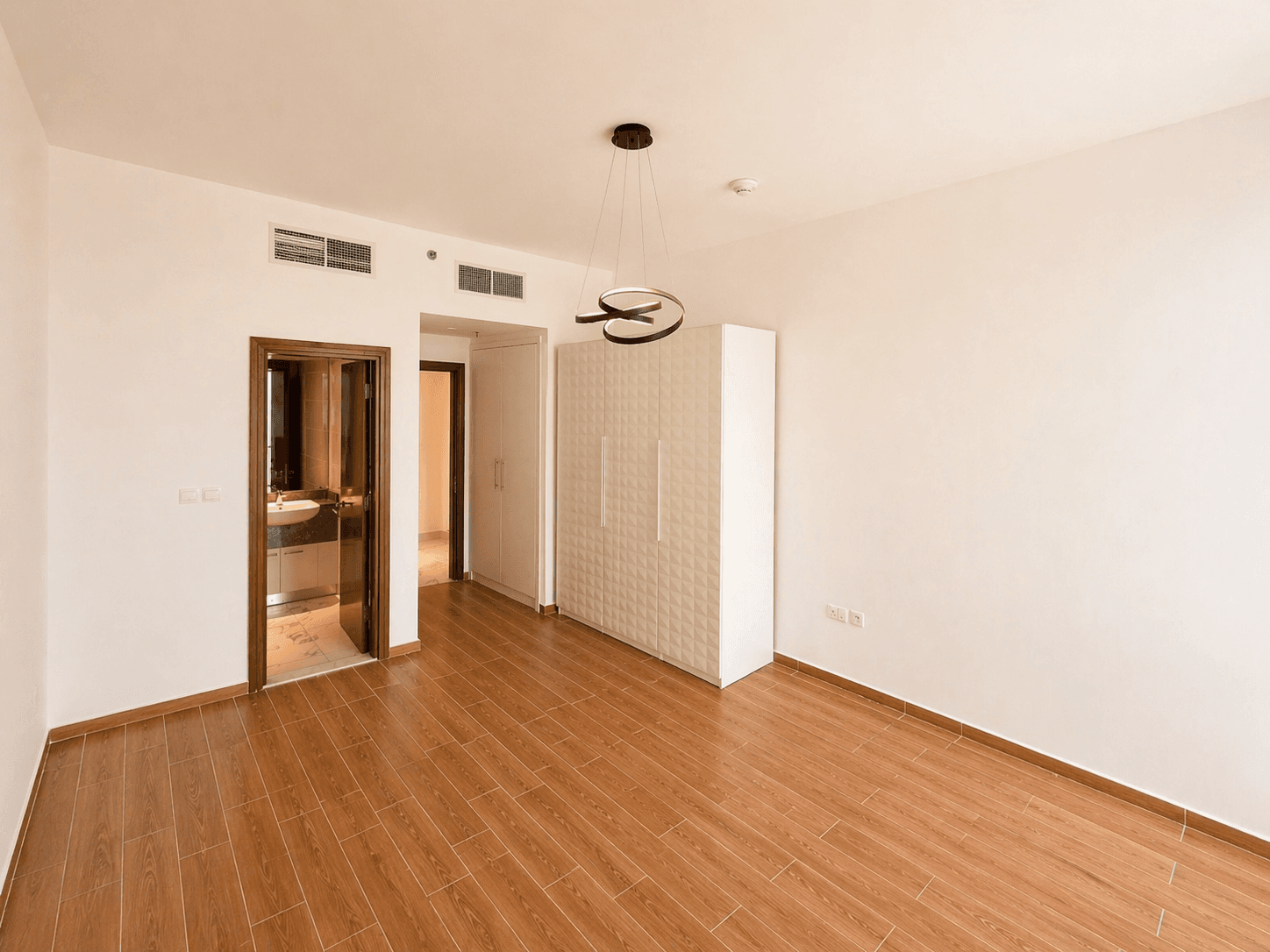 Luxury 3BR + Maid | High Floor | Sea & Canal Views | Amna Tower, Habtoor City - Image 5